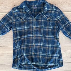 Patagonia size Large flannel - blue and tan